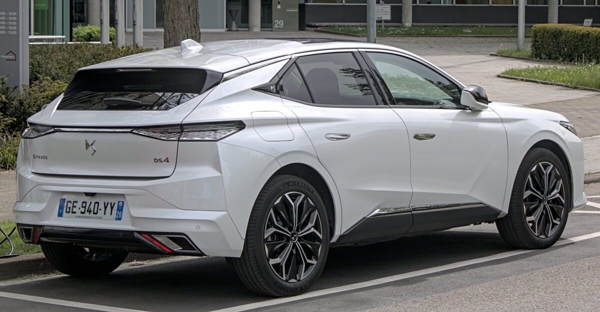 DS 4 E-Tense in Stuttgart-Vaihingen