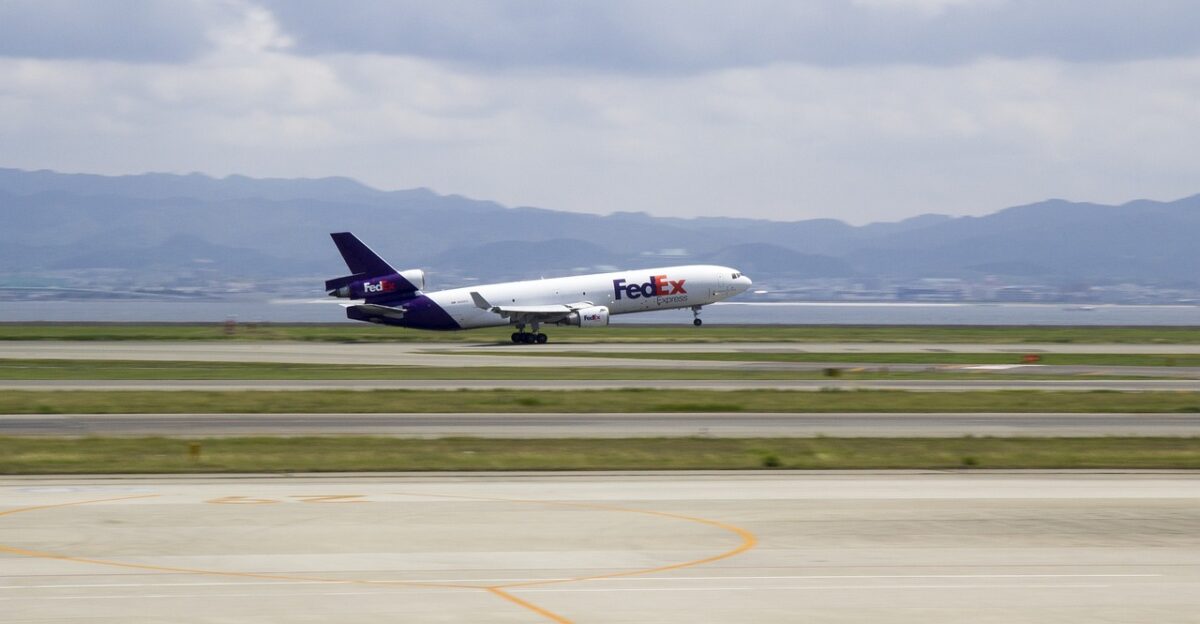 fedex airplane cargo plane air aircraft osaka airport nankai fedex fedex fedex fedex fedex